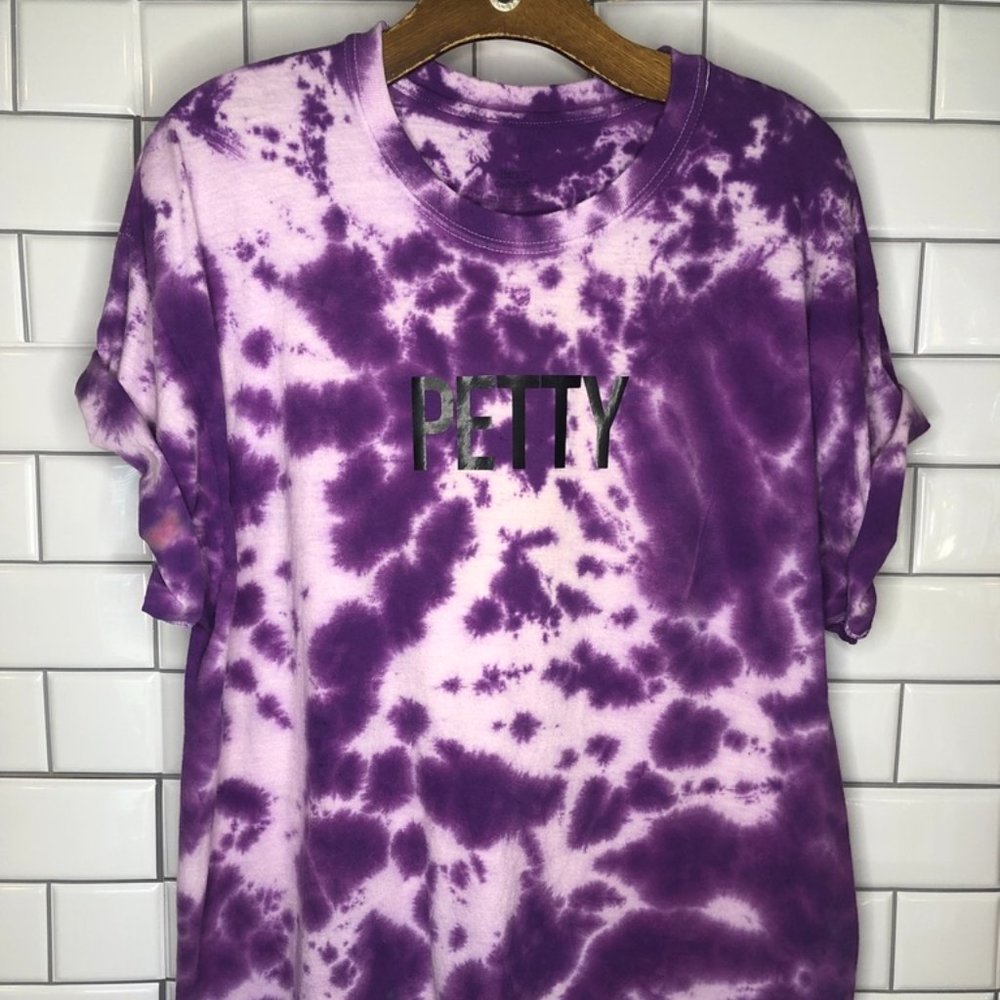 'PETTY' Tee - XL